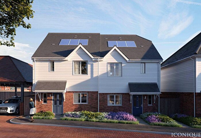 3 Bedroom Semi-detached House For Sale In Paddock Wood, Kent, TN12
