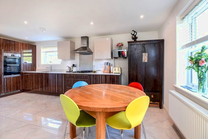 3 Bedroom Flat To Rent In Sydney Road, Haywards Heath, RH16