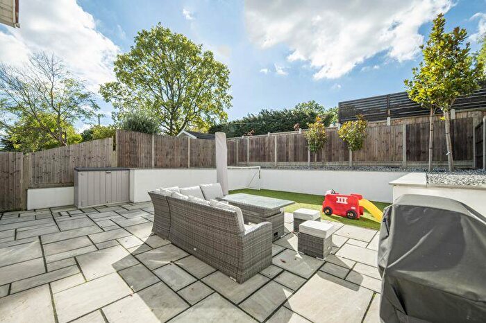 4 Bedroom Detached House For Sale In Monterey Close, Bexley, DA5
