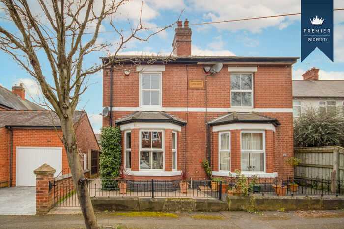 3 Bedroom Semi-Detached House For Sale In Wade Avenue, Littleover, DE23