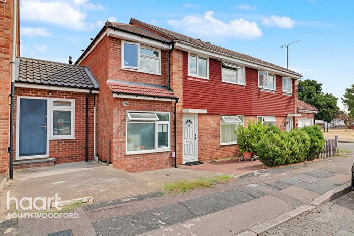 5 Bedroom Semi Detached House For Sale In Mallards Road, Woodford Green, IG8