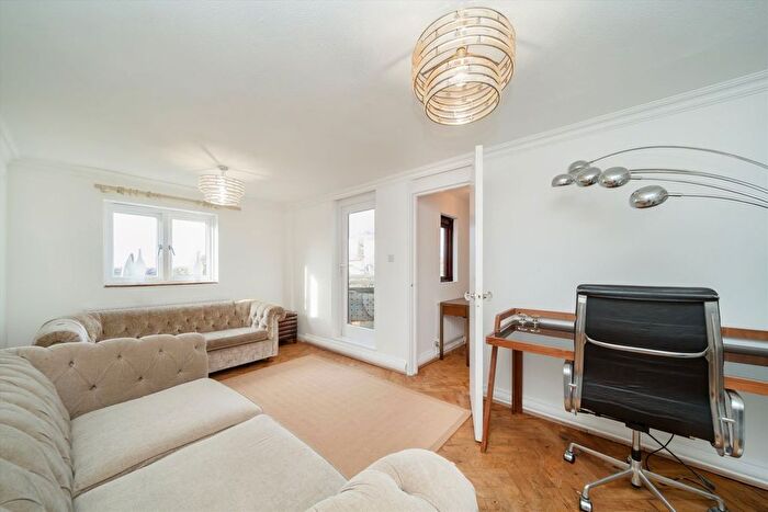 1 Bedroom Maisonette To Rent In Westcroft Close, West Hampstead, NW2