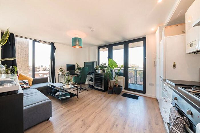 1 Bedroom Flat For Sale In Taylor Place, Bow, E3