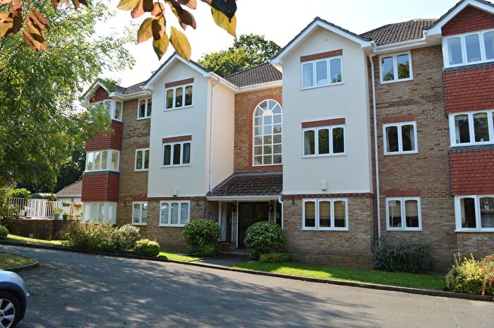 2 Bedroom Flat For Sale In St Charles Place, Weybridge, KT13
