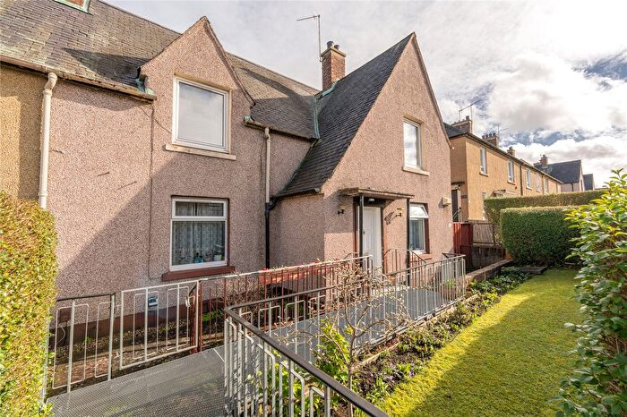 2 Bedroom Flat For Sale In Broomhouse Row, Edinburgh, EH11