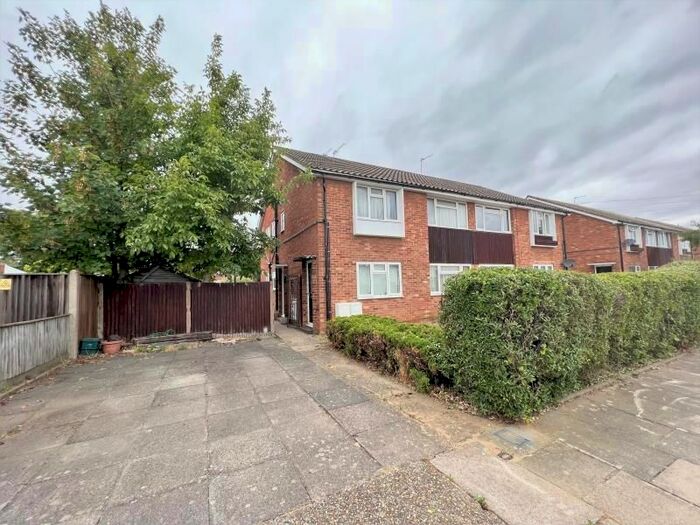 2 Bedroom Maisonette To Rent In Conway Drive, Ashford, TW15