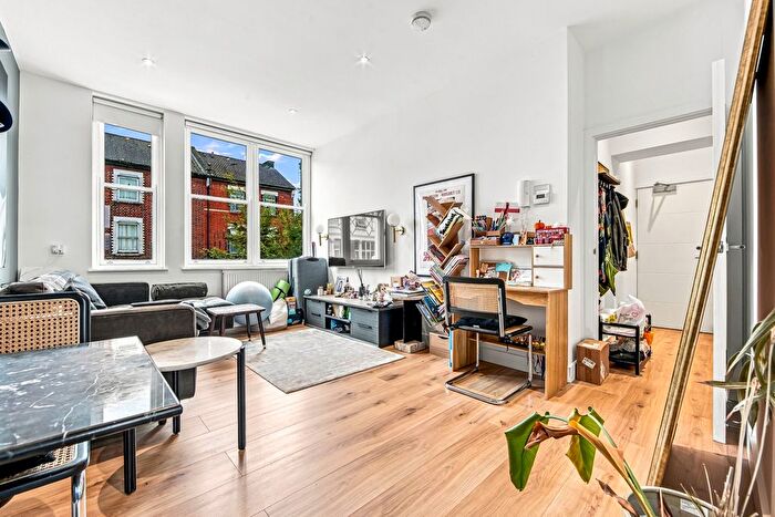 1 Bedroom Flat For Sale In George Lane, London, E18