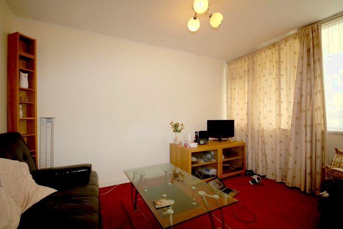 3 Bedroom Flat To Rent In Cressingham Grove, Sutton SM1