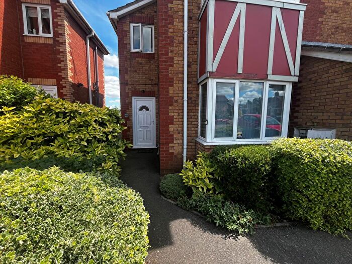 2 Bedroom Apartment To Rent In Chapel Close, Clowne, S43