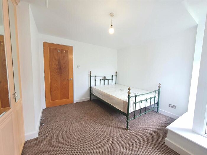 2 Bedroom Apartment To Rent In Barrier Point Road, London, E16