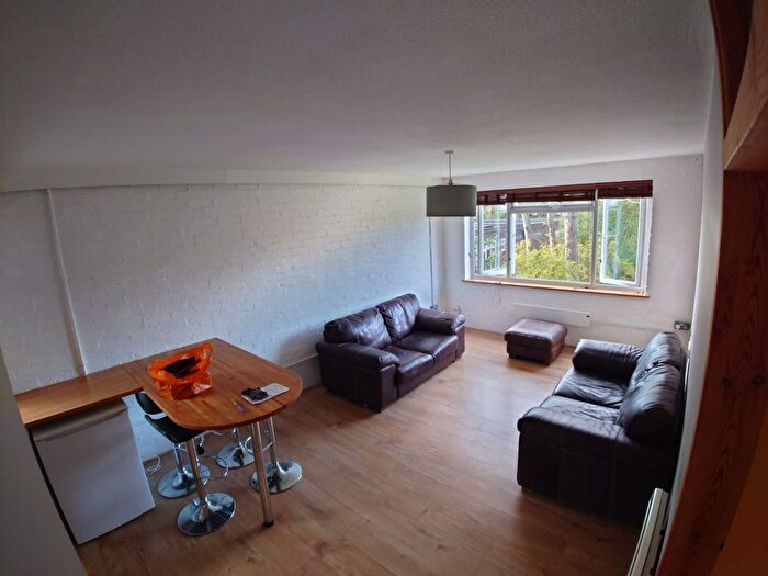 1 Bedroom Flat To Rent In Norman Court, Leigham Court Road, London, SW16