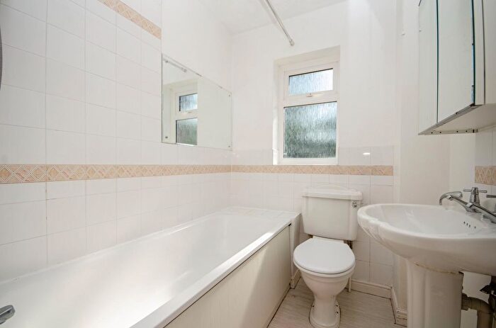 2 Bedroom Semi-Detached House For Sale In Unwin Close, Southampton, SO19