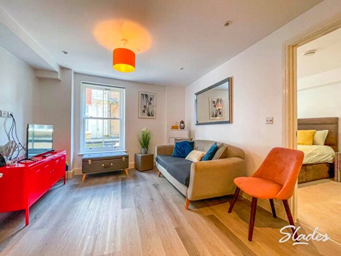 1 Bedroom Flat To Rent In Albert Road, Bournemouth, Dorset, BH1