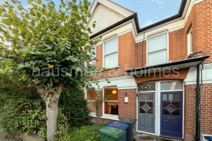 3 Bedroom Flat To Rent In Sedgemere Avenue, East Finchley, N2