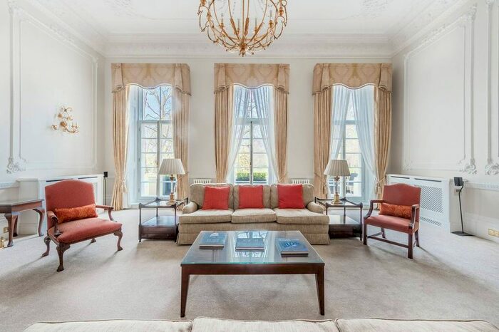 3 Bedroom Flat To Rent In Hyde Park Gate, High Street Kensington, London, SW7