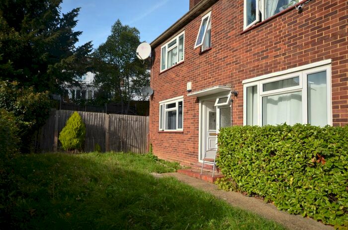 2 Bedroom Ground Maisonette To Rent In Lordship Lane, East Dulwich, London, SE22