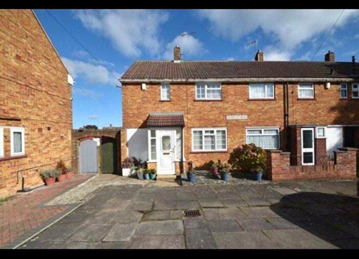 3 Bedroom Terraced House To Rent In Garretts Mead, Luton, LU2