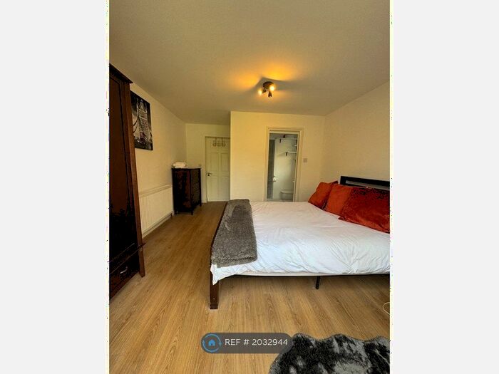 1 Bedroom Flat To Rent In Elmfield Road, London, SW17