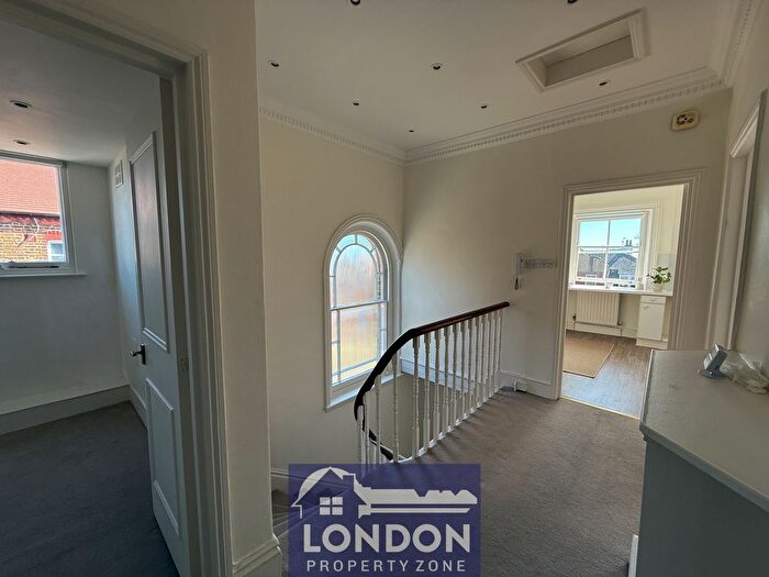 4 Bedroom Flat To Rent In Lyndhurst Road, Hampstead, London, NW3