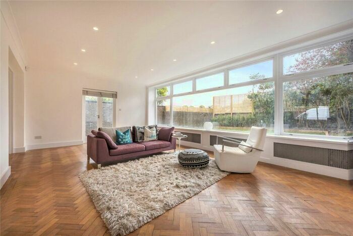 5 Bedroom Detached House To Rent In St. Edwards Close, Golders Green, NW11