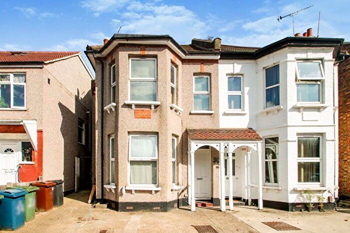 Flat To Rent In Vaughan Road, Harrow, HA1