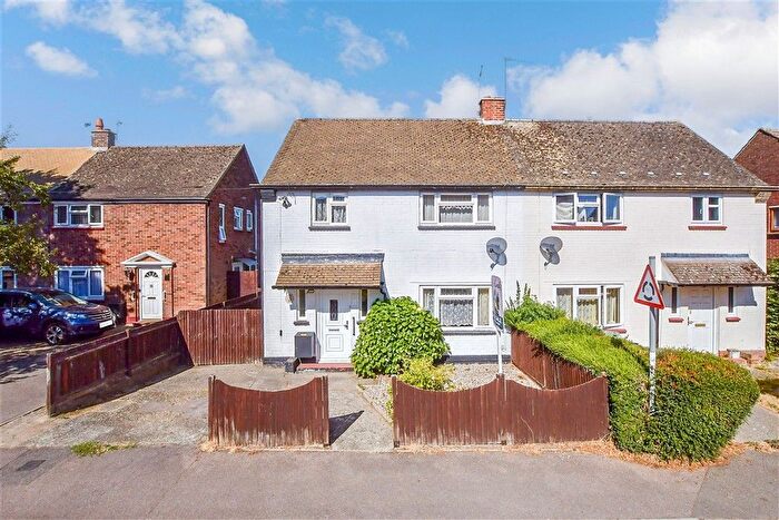3 Bedroom Semi-Detached House For Sale In Burston Road, Coxheath, Maidstone, Kent, ME17