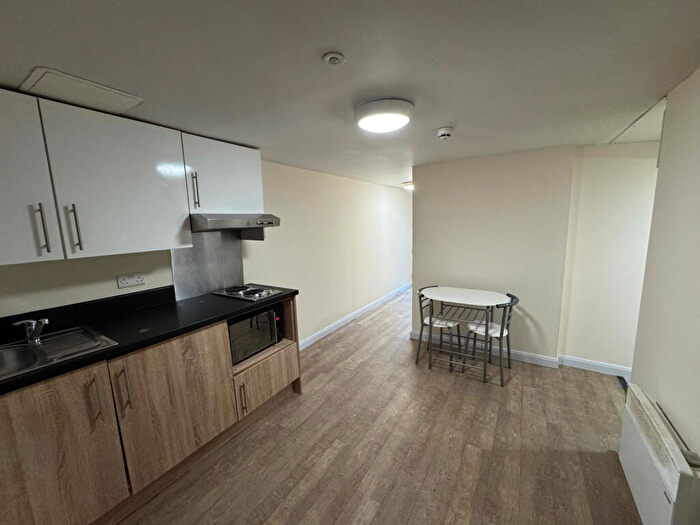 Studio To Rent In Alexandra House, Castlegate, Sheffield, South Yorkshire, S3