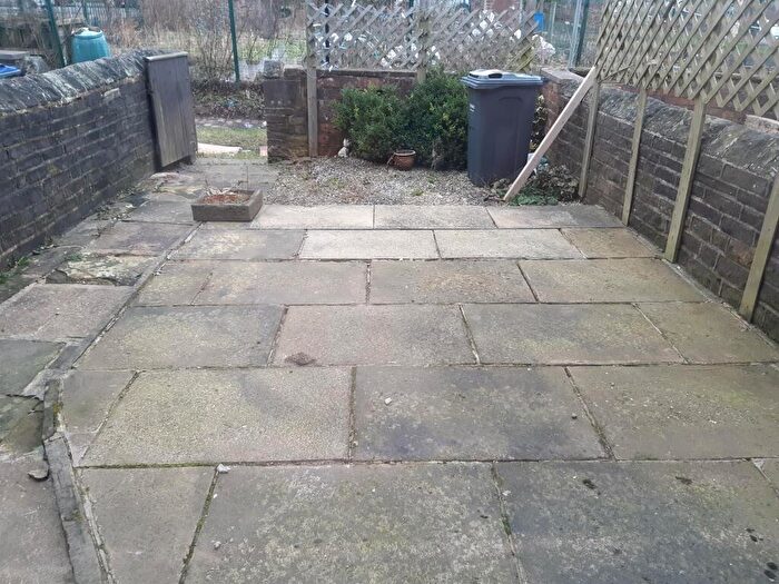 3 Bedroom Terraced House For Sale In Hatfield Road, Bradford, BD2