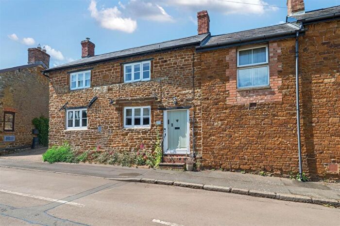 2 Bedroom Cottage For Sale In King Street, Maidford, NN12