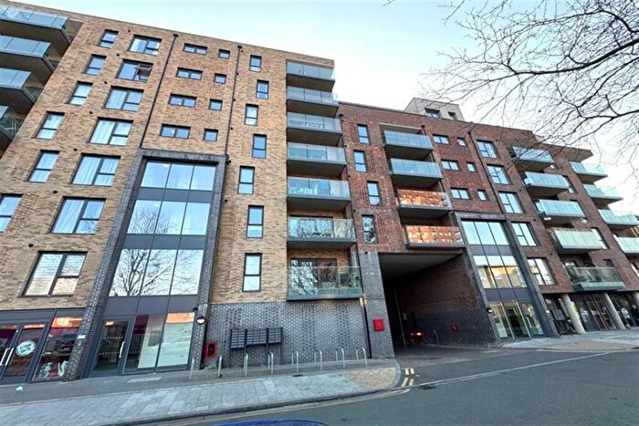 2 Bedroom Apartment To Rent In Sharleston Court -, IG11