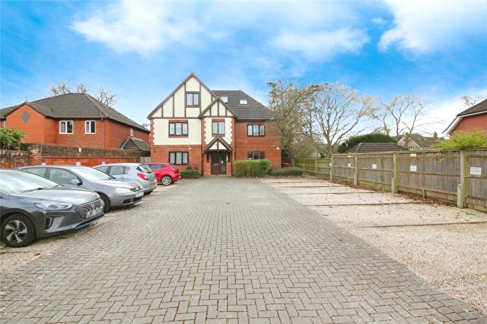2 Bedroom Apartment For Sale In Parkhouse Lane, Reading, RG30