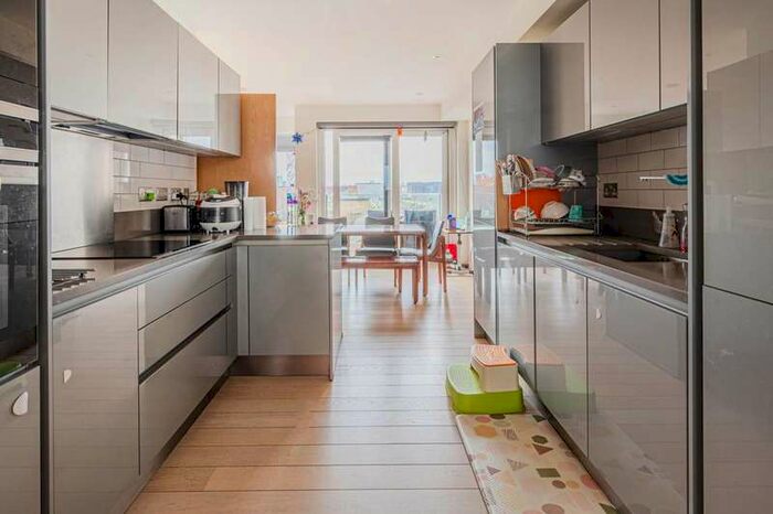 3 Bedroom Flat To Rent In Reminder Lane, Greenwich, SE10
