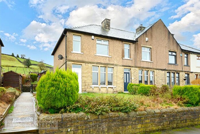 3 Bedroom End Of Terrace House For Sale In Banks Road, Linthwaite, Huddersfield, West Yorkshire, HD7