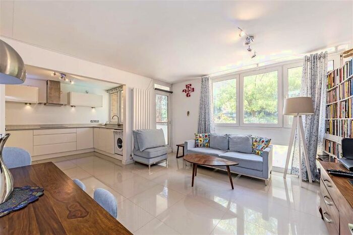 2 Bedroom Flat To Rent In Kent Road, Kew, Richmond, TW9