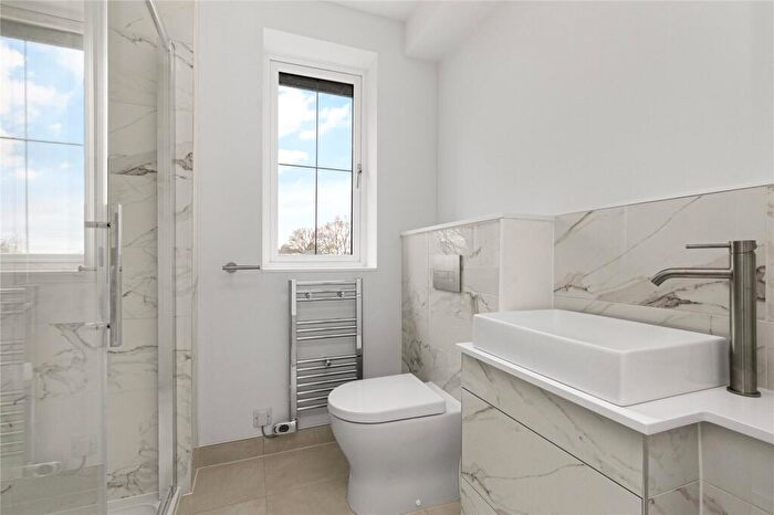 3 Bedroom Terraced House For Sale In London Road, Binfield, Bracknell, Berkshire, RG42