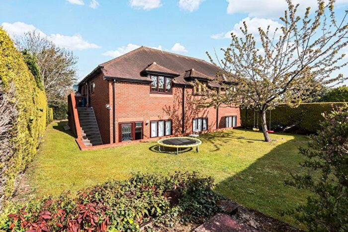 1 Bedroom Flat To Rent In Portsmouth Road, Ripley, Woking, GU23