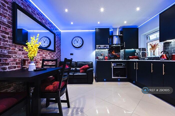 2 Bedroom Flat To Rent In Gables Lodge -, Reading, RG1