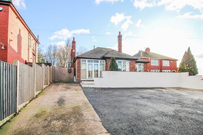 2 Bedroom Detached Bungalow For Sale In Holywell Lane, Castleford, WF10