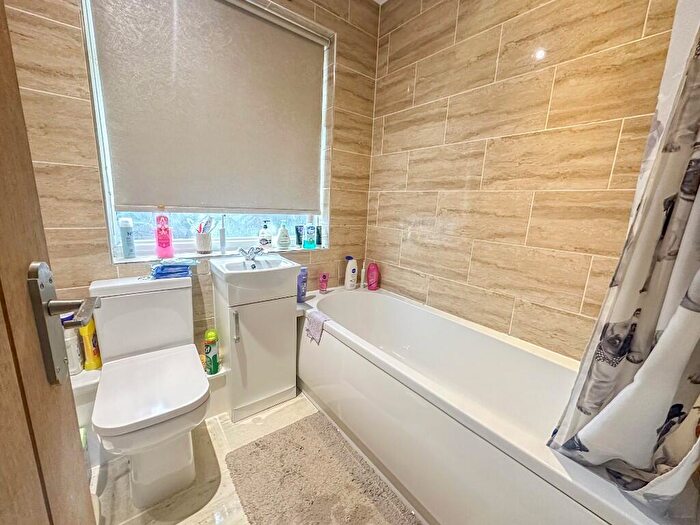 3 Bedroom End Of Terrace House For Sale In Beech Grove, Ipswich, IP3