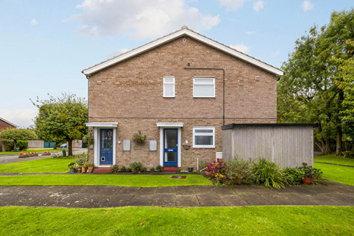 2 Bedroom Apartment For Sale In Warwick Gardens, Thames Ditton, Surrey, KT7