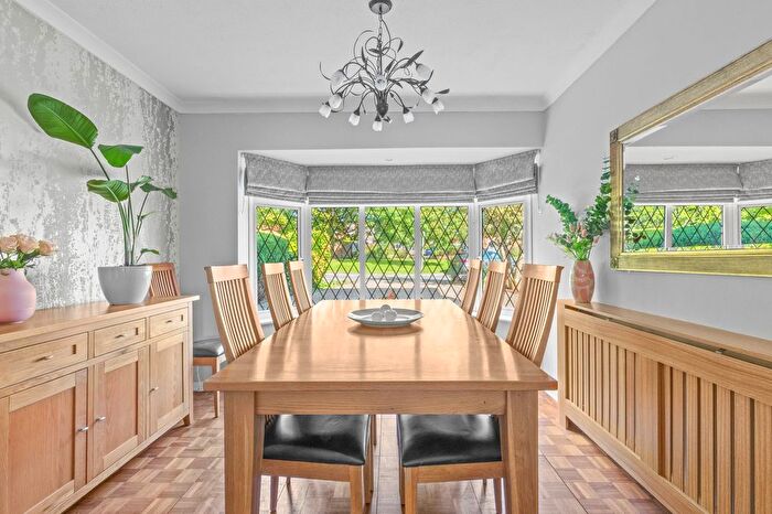 4 Bedroom Detached House For Sale In Selwood Way, Downley, HP13