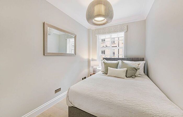 2 Bedroom Flat To Rent In Stafford Court, High Street Kensington, London, W8