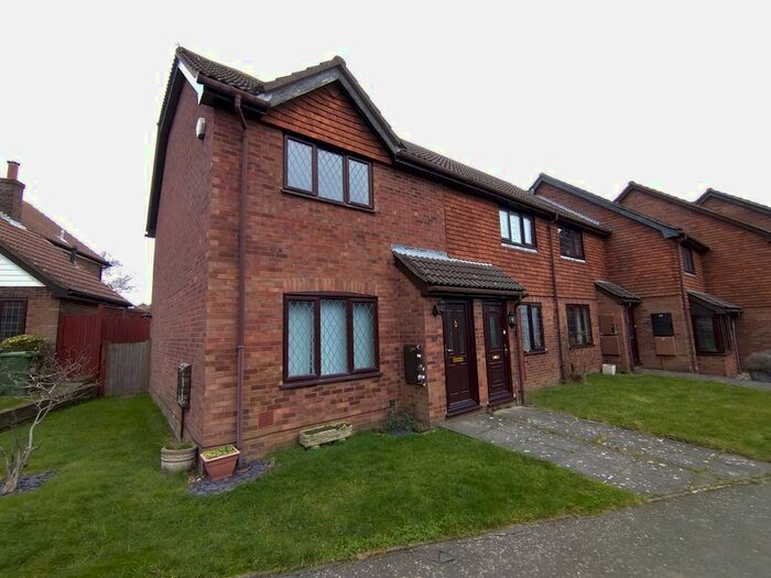 2 Bedroom End Of Terrace House To Rent In Perries Mead, Folkestone, Kent, CT19