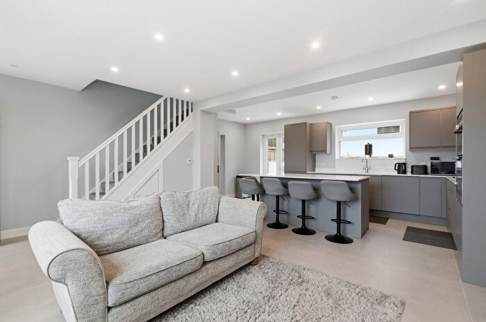 3 Bedroom End Terrace House For Sale In Prestwick Road, Watford, WD19