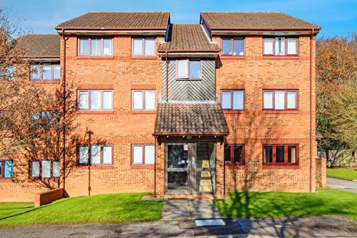 2 Bedroom Flat For Sale In Tudor Close, Hatfield, AL10