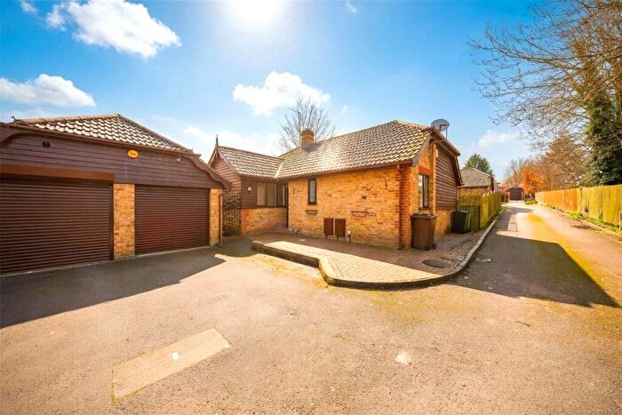 2 Bedroom Bungalow To Rent In Crompton Gardens, Maidstone, ME15