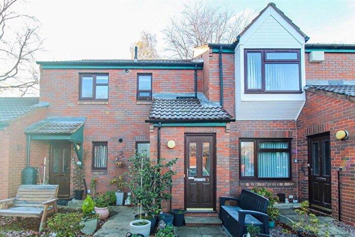 1 Bedroom Flat For Sale In Sandal Hall Mews, Wakefield, WF2