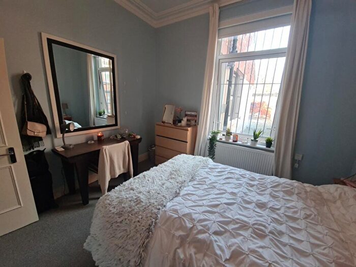 4 Bedroom House To Rent In Regent Park Avenue, Leeds, LS6