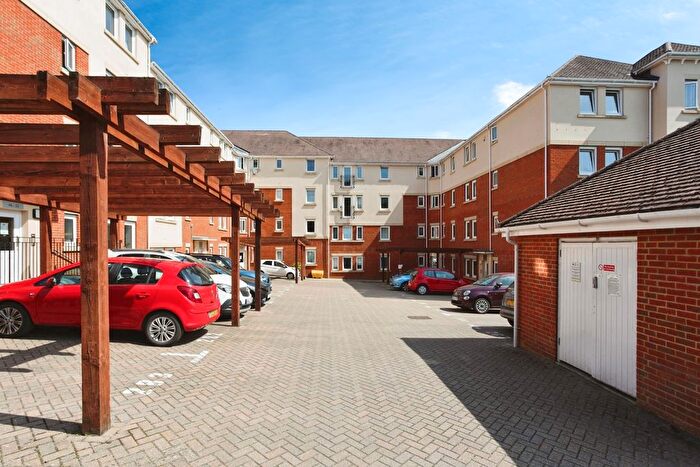 2 Bedroom Flat For Sale In Addison Road, Tunbridge Wells, Kent, TN2