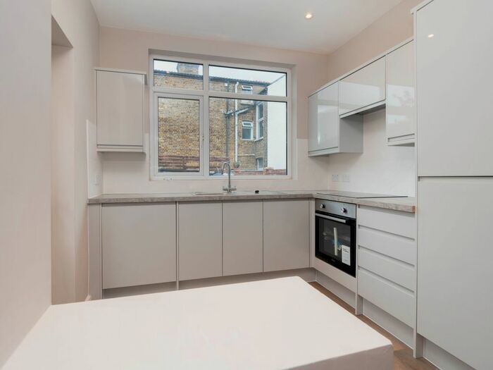 1 Bedroom Flat To Rent In Stanger Road, London SE25